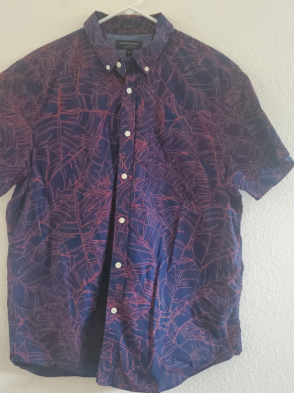 Banana Republic Men's Blue Button-Down Short Sleeve Shirt - Red Leaf Print